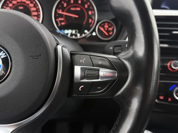 Photo 11 of 28 of WBA3G11050KN39504 BMW 3 Serie Touring 316i Executive M-Sport