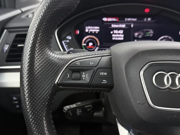 Photo 11 of 29 of WAUZZZFY9K2102559 Audi Q5 55 TFSI e Quattro Competition