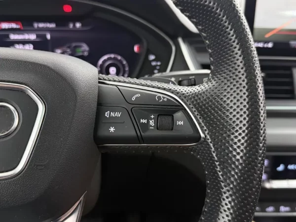 Photo 12 of 29 of WAUZZZFY9K2102559 Audi Q5 55 TFSI e Quattro Competition