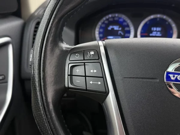 Photo 12 of 29 of YV1DZ7046A2097532 Volvo XC60 2.4 D5 AWD R-Design