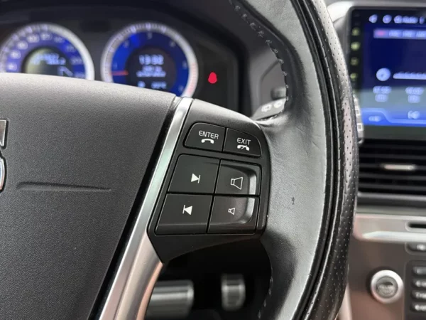 Photo 13 of 29 of YV1DZ7046A2097532 Volvo XC60 2.4 D5 AWD R-Design