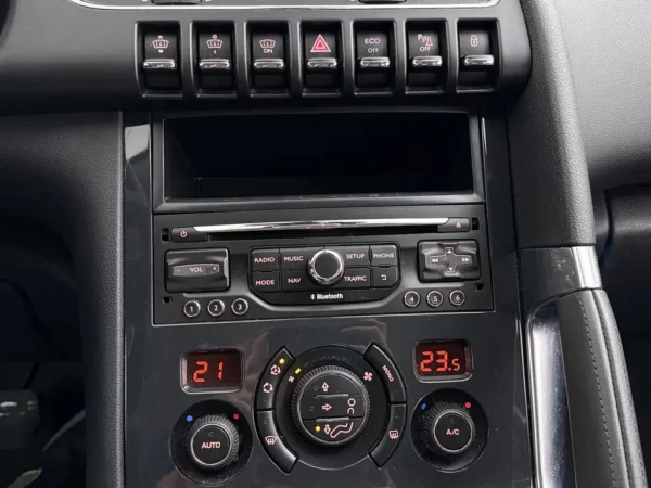 Peugeot 3008 2.0 HDi HYbrid4 99g