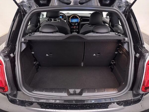 Photo 16 of 20 of WMW21DH0902P84441 MINI 3-deurs 1.5 One Business Edition FaceLift