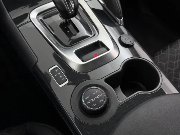 Peugeot 3008 2.0 HDi HYbrid4 99g