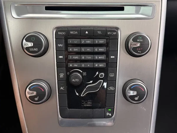 Photo 16 of 27 of YV1DZ445BB2183257 Volvo XC60 2.0T Kinetic