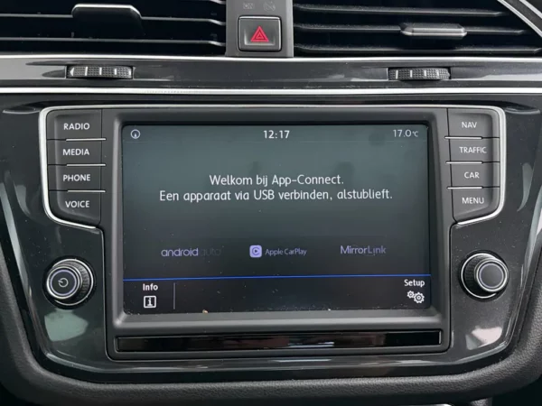 Photo 17 of 25 of WVGZZZ5NZHW892404 Volkswagen Tiguan 1.4 TSI Connected Series