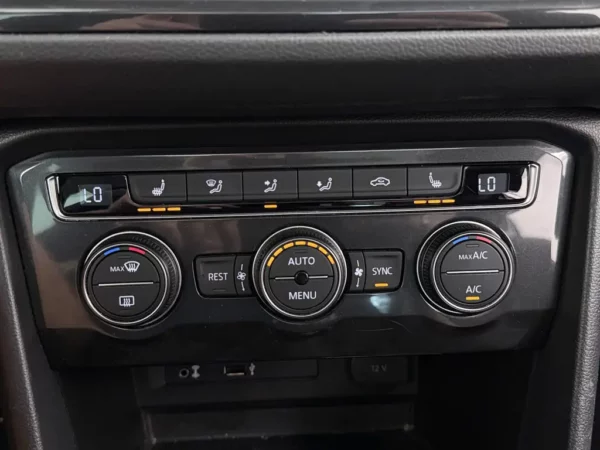 Photo 18 of 25 of WVGZZZ5NZHW892404 Volkswagen Tiguan 1.4 TSI Connected Series