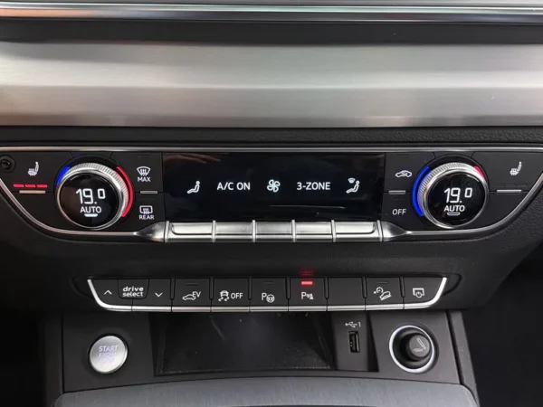 Photo 18 of 29 of WAUZZZFY9K2102559 Audi Q5 55 TFSI e Quattro Competition