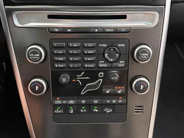 Photo 18 of 29 of YV1DZ7046A2097532 Volvo XC60 2.4 D5 AWD R-Design