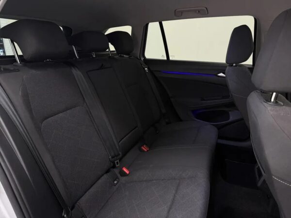 Photo 19 of 23 of WVWZZZCDZMW510352 Volkswagen Golf Variant 1.0 TSI Life LED