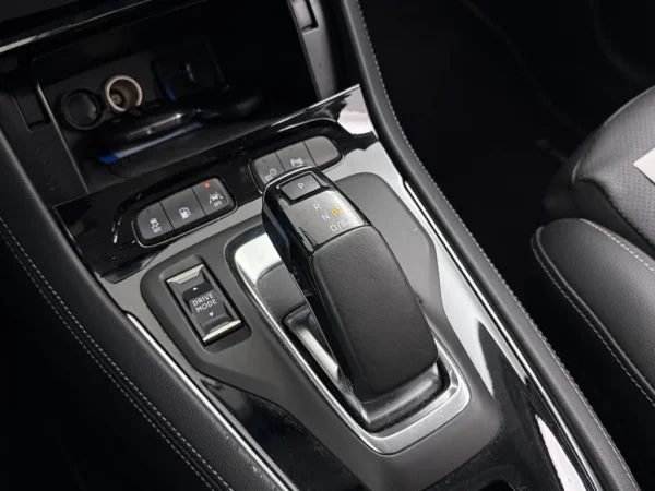 Photo 19 of 27 of W0VZ4DGZ8M6831889 Opel Grandland X 1.6 Turbo Hybrid Ultimate
