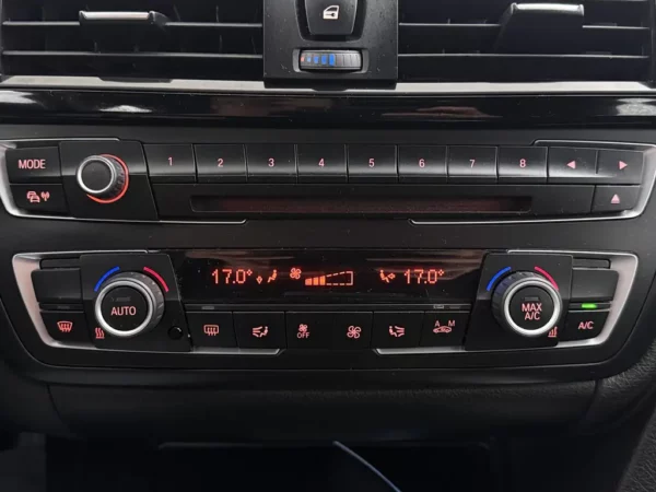 Photo 19 of 28 of WBA3G11050KN39504 BMW 3 Serie Touring 316i Executive M-Sport