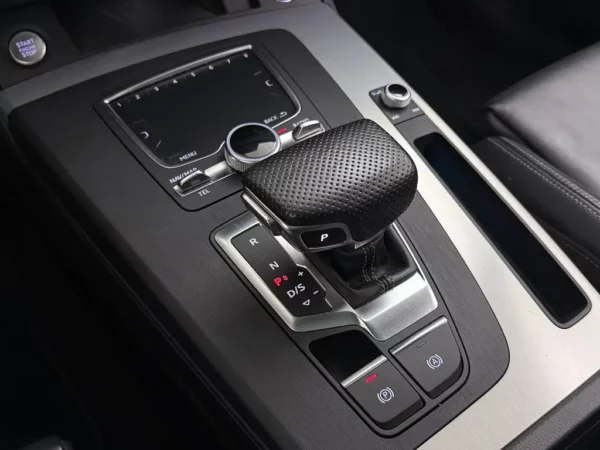 Photo 19 of 29 of WAUZZZFY9K2102559 Audi Q5 55 TFSI e Quattro Competition