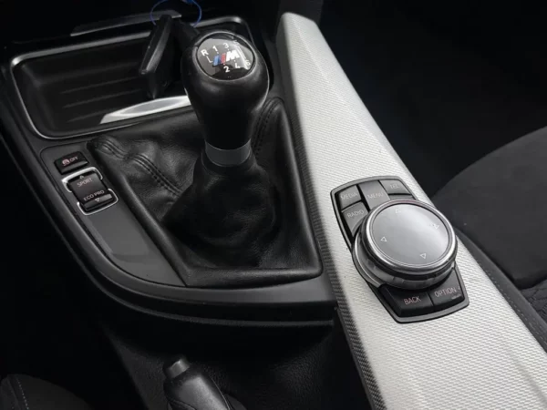 Photo 20 of 28 of WBA3G11050KN39504 BMW 3 Serie Touring 316i Executive M-Sport