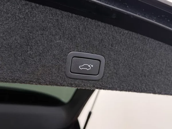 Photo 20 of 29 of YV1DZ7046A2097532 Volvo XC60 2.4 D5 AWD R-Design
