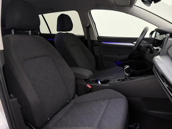 Photo 21 of 23 of WVWZZZCDZMW510352 Volkswagen Golf Variant 1.0 TSI Life LED
