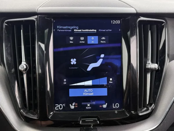 Photo 21 of 33 of YV1UZ68BCJ1017850 Volvo XC60 2.0 D5 AWD R-Design Polestar Engineered PANO
