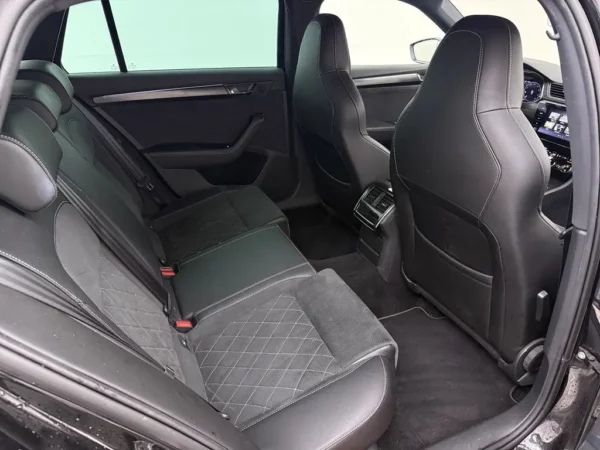 Skoda Superb Combi 1.4 TSI iV Sportline Business