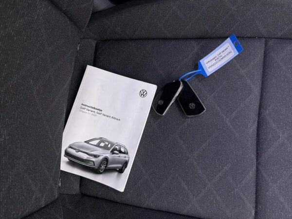 Photo 23 of 23 of WVWZZZCDZMW510352 Volkswagen Golf Variant 1.0 TSI Life LED