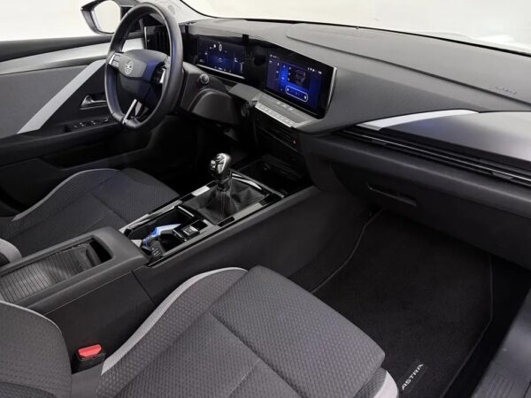 Photo 23 of 24 of VXKFRHNSLP1066137 Opel Astra Sports Tourer 1.2 Level 2 LED