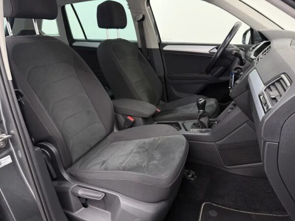 Photo 23 of 25 of WVGZZZ5NZHW892404 Volkswagen Tiguan 1.4 TSI Connected Series
