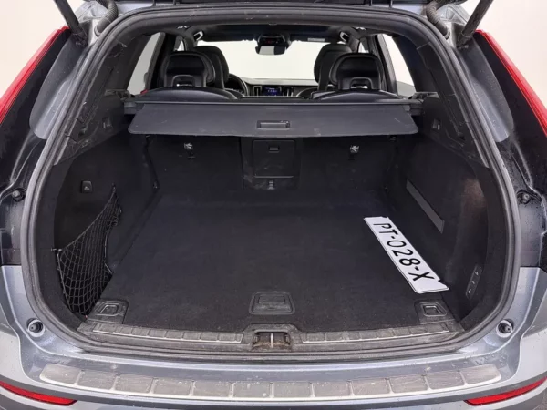 Photo 23 of 33 of YV1UZ68BCJ1017850 Volvo XC60 2.0 D5 AWD R-Design Polestar Engineered PANO