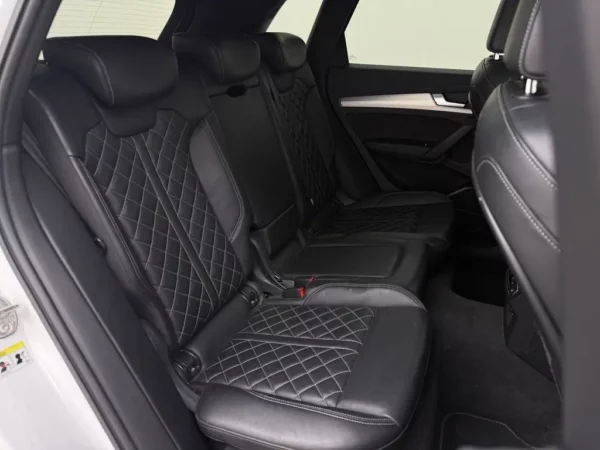 Photo 24 of 29 of WAUZZZFY9K2102559 Audi Q5 55 TFSI e Quattro Competition
