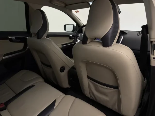 Photo 24 of 29 of YV1DZ7046A2097532 Volvo XC60 2.4 D5 AWD R-Design