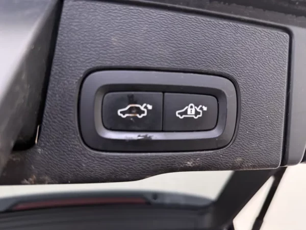 Photo 24 of 33 of YV1UZ68BCJ1017850 Volvo XC60 2.0 D5 AWD R-Design Polestar Engineered PANO