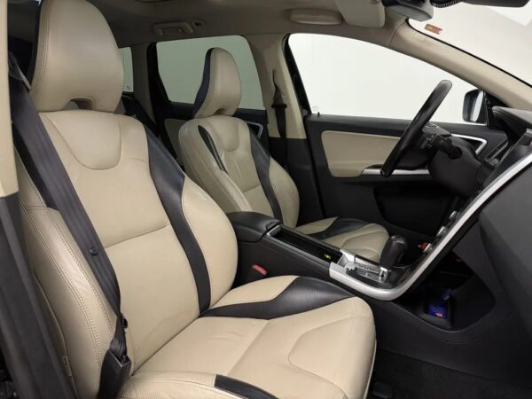 Photo 25 of 29 of YV1DZ7046A2097532 Volvo XC60 2.4 D5 AWD R-Design