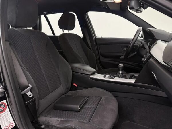 Photo 26 of 28 of WBA3G11050KN39504 BMW 3 Serie Touring 316i Executive M-Sport