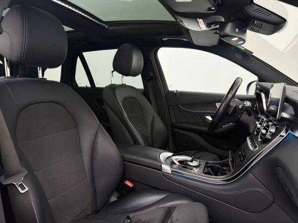Photo 26 of 28 of WDC2539541F225842 Mercedes-Benz GLC 350e 4MATIC Ambition