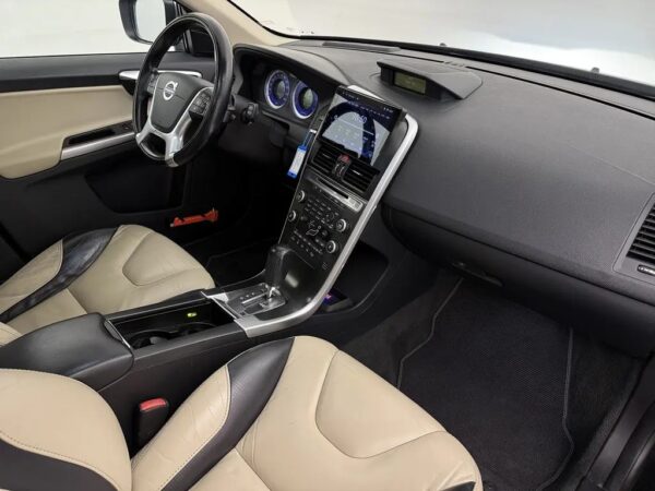 Photo 26 of 29 of YV1DZ7046A2097532 Volvo XC60 2.4 D5 AWD R-Design