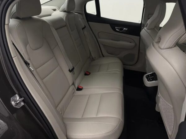 Photo 26 of 30 of 7JRZSK6VDMG095365 Volvo S60 2.0 B3 Inscription