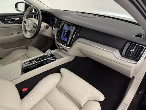 Photo 27 of 30 of 7JRZSK6VDMG095365 Volvo S60 2.0 B3 Inscription