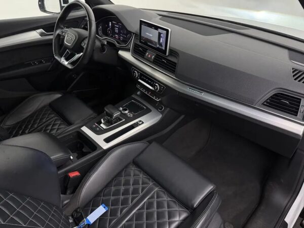 Photo 28 of 29 of WAUZZZFY9K2102559 Audi Q5 55 TFSI e Quattro Competition