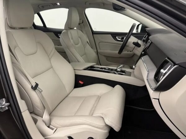 Photo 28 of 30 of 7JRZSK6VDMG095365 Volvo S60 2.0 B3 Inscription