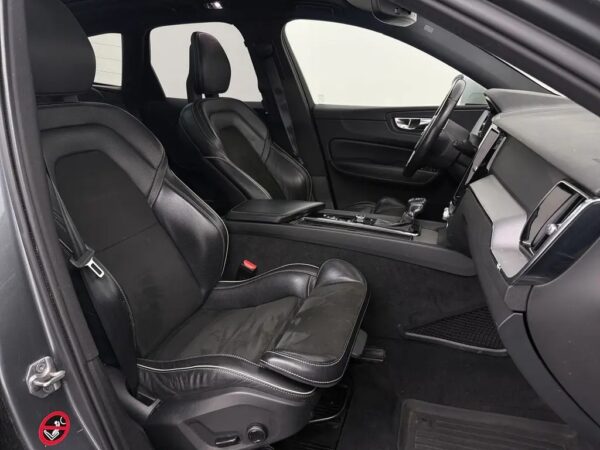 Photo 29 of 33 of YV1UZ68BCJ1017850 Volvo XC60 2.0 D5 AWD R-Design Polestar Engineered PANO
