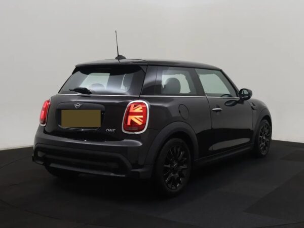 Photo 3 of 20 of WMW21DH0902P84441 MINI 3-deurs 1.5 One Business Edition FaceLift