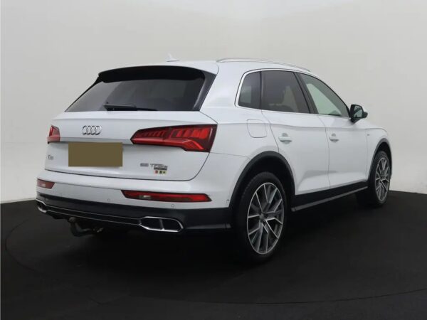 Photo 3 of 29 of WAUZZZFY9K2102559 Audi Q5 55 TFSI e Quattro Competition