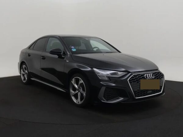 Photo 4 of 26 of WAUZZZGY8NA020332 Audi A3 Limousine 35 TFSI Advanced edition