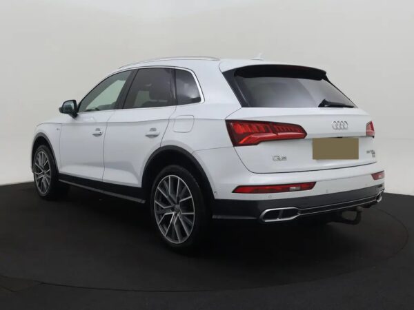Photo 5 of 29 of WAUZZZFY9K2102559 Audi Q5 55 TFSI e Quattro Competition