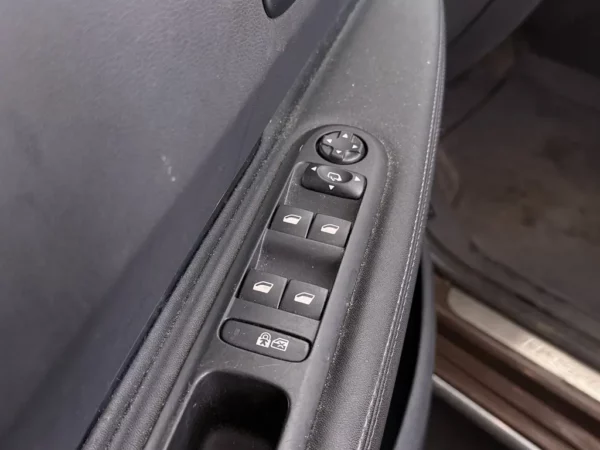 Peugeot 3008 2.0 HDi HYbrid4 99g