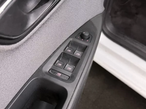 Photo 7 of 26 of VSSZZZ5FZJR065931 SEAT Leon 1.0 EcoTSI Style Business Intense