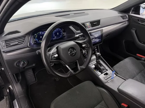 Skoda Superb Combi 1.4 TSI iV Sportline Business