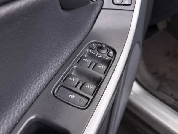 Photo 7 of 27 of YV1DZ445BB2183257 Volvo XC60 2.0T Kinetic