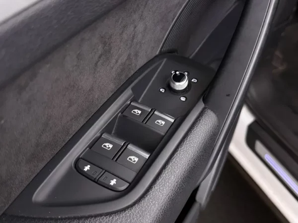 Photo 7 of 29 of WAUZZZFY9K2102559 Audi Q5 55 TFSI e Quattro Competition