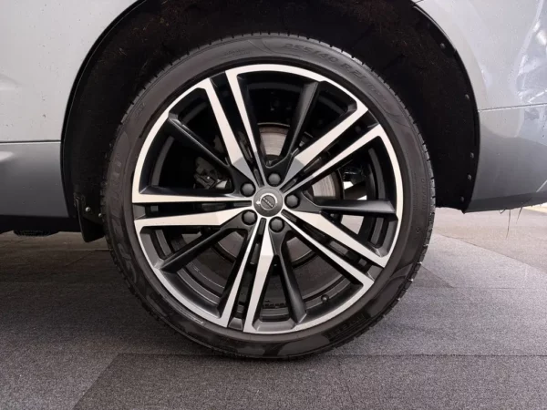 Photo 7 of 33 of YV1UZ68BCJ1017850 Volvo XC60 2.0 D5 AWD R-Design Polestar Engineered PANO