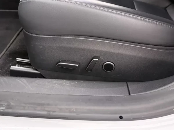 Photo 8 of 24 of LRW3E7FS5PC674103 Tesla Model 3 Standard RWD Plus 60