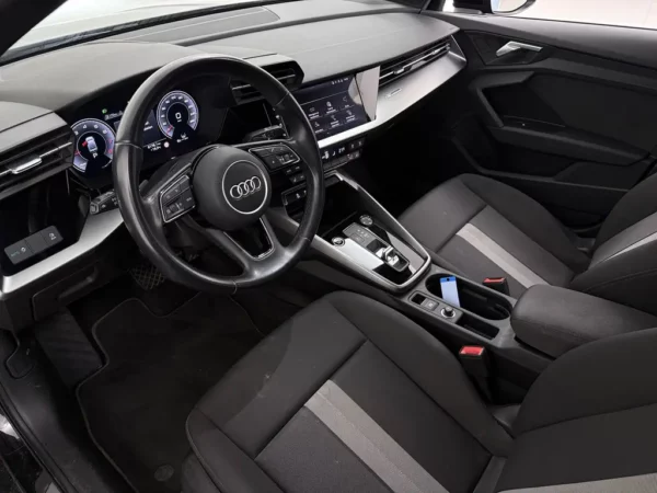 Photo 8 of 26 of WAUZZZGY8NA020332 Audi A3 Limousine 35 TFSI Advanced edition